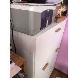 Witte secretaire