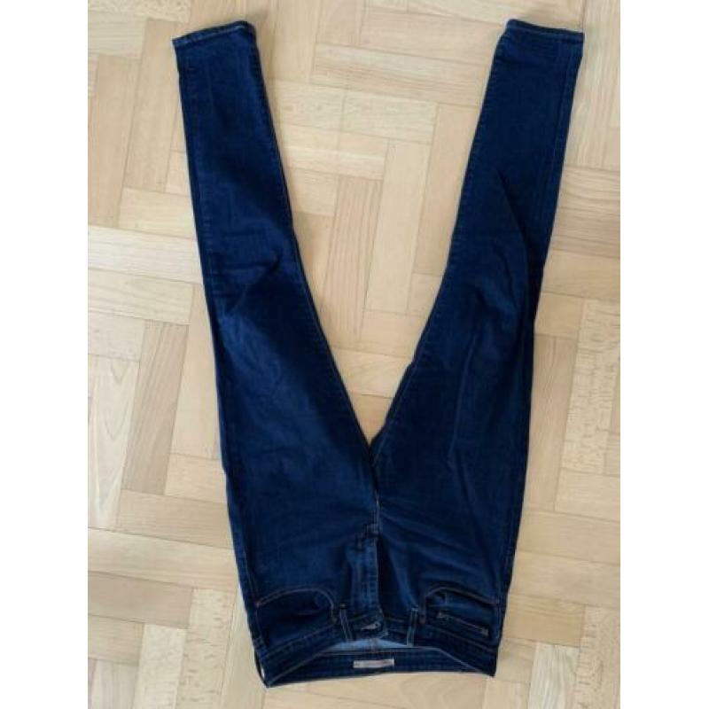 Levi high rise skinny w30l32
