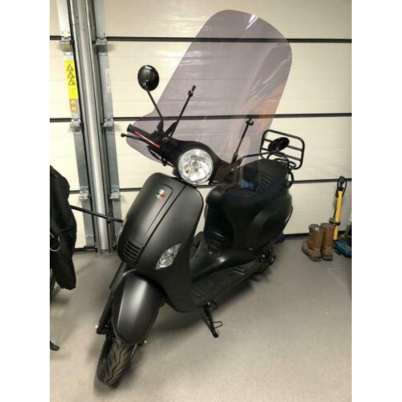 NIEUW, NUL KM!! Scooter (snor) compleet.