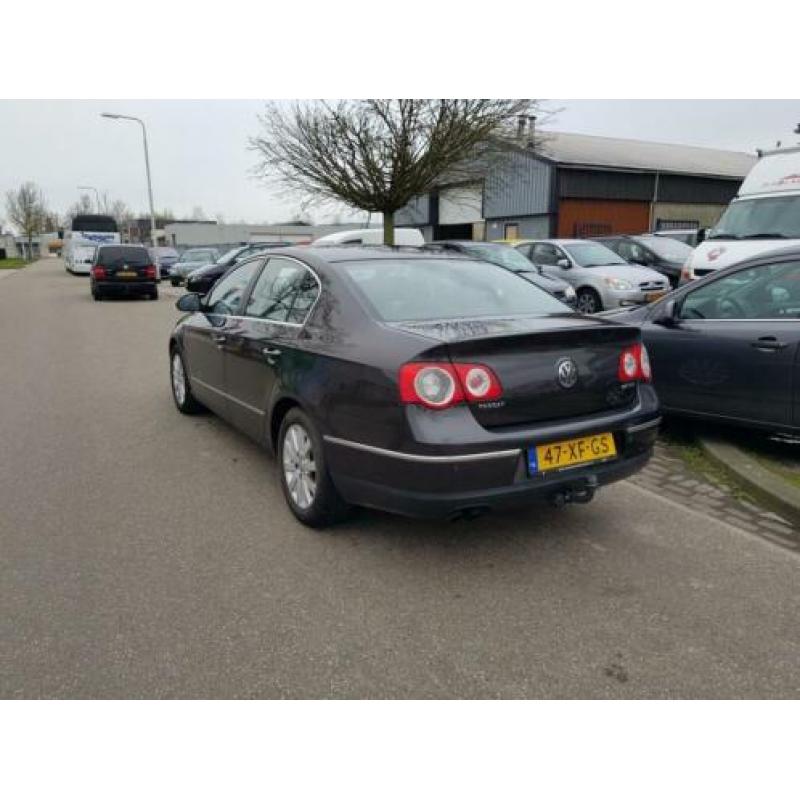 Volkswagen Passat 2.0 TDI Highline 103kw 6-Bak Sedan Bj: 200