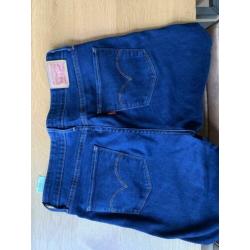 Levi high rise skinny w30l32