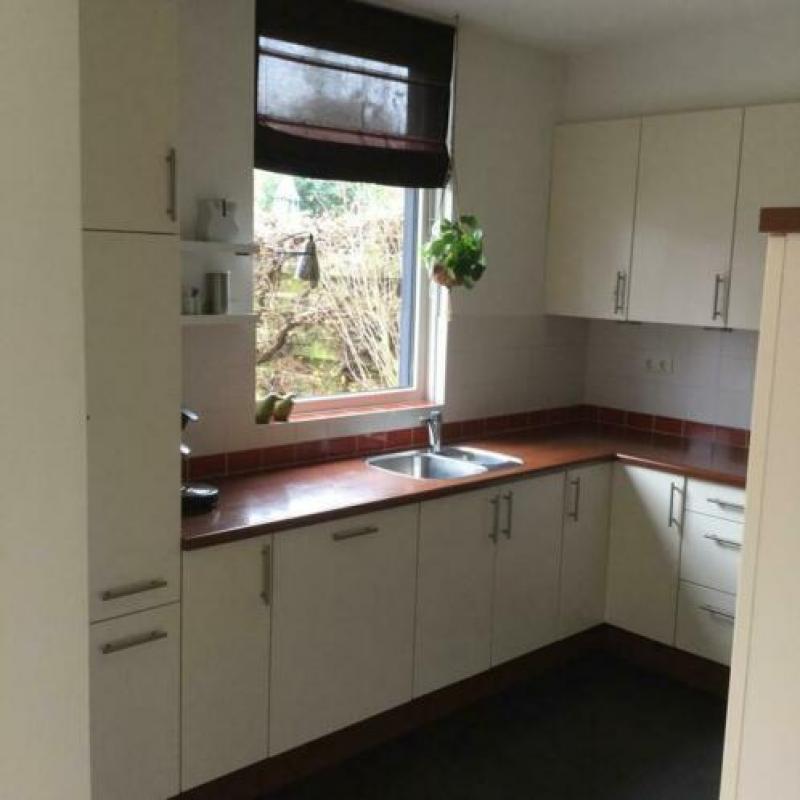 Keuken L-vormig , ca 290x298.