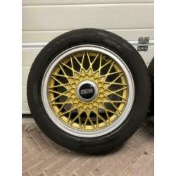 BMW e30 BBS kruisspaak 4x100 15 inch 7J et24 Uniroyal