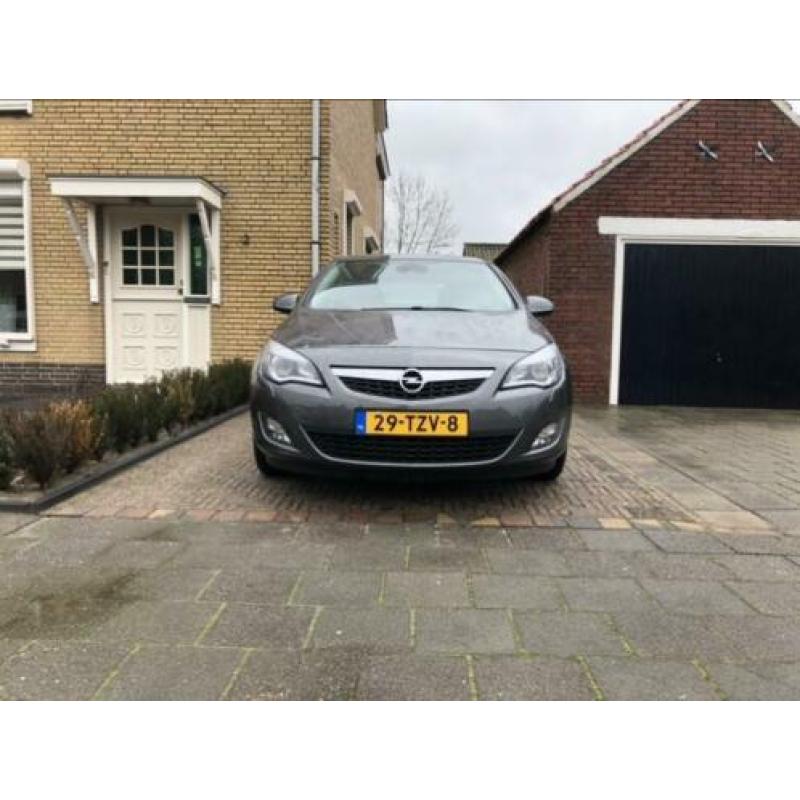 Opel Astra 1.4 Turbo 140pk 5D AUT 2012 Grijs Xenon/Led/Navi