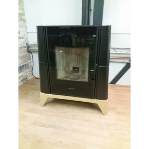 Pelletkachel Arya - Nordic fire - zwart keramiek 6kW.