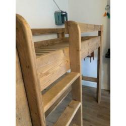 Prachtige steigerhouten hoogslaper (matrasmaat 80x190)
