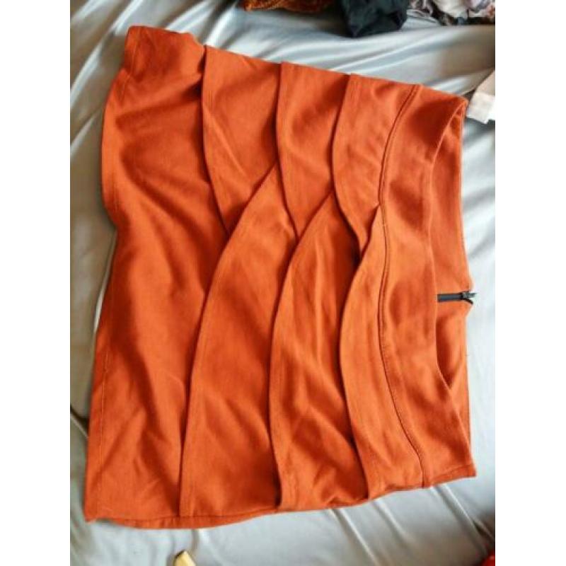 Oranje mini rokje maat M/L 40/42