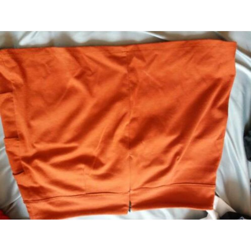 Oranje mini rokje maat M/L 40/42