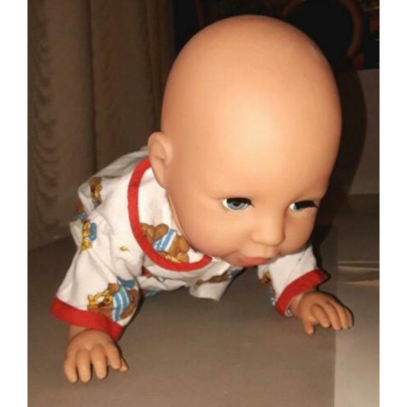Baby Annabell pop met geluid die kan kruipen en lopen. Zapf