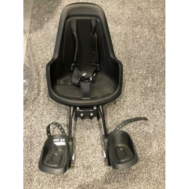Bobike one zwart fietsstoeltje voor.