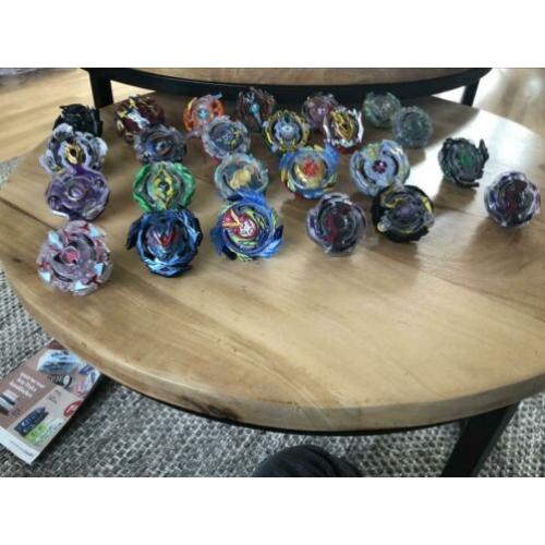Beyblade burst tollen in beschrijving prijs
