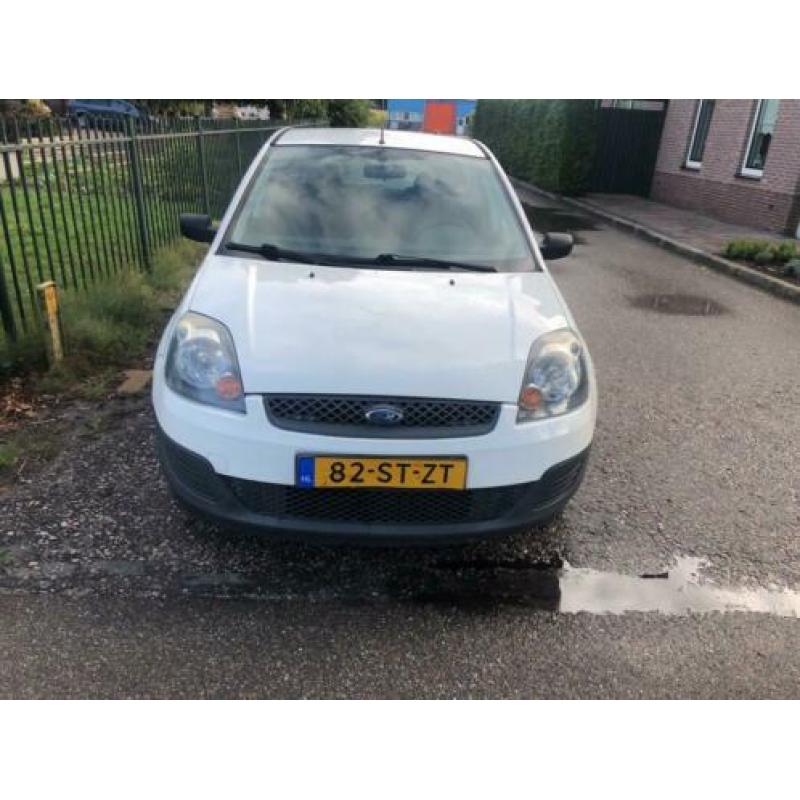 Ford Fiesta 1.4-16V Ambiente