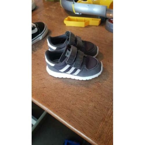 Super leuke Adidasjes weinig gedragen maat 21