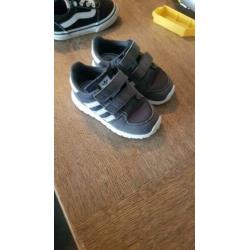 Super leuke Adidasjes weinig gedragen maat 21