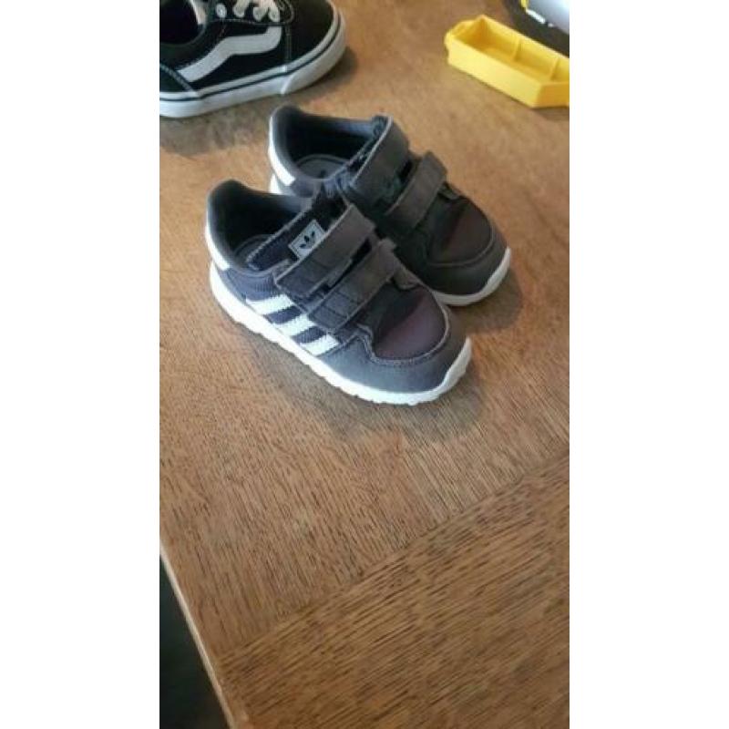 Super leuke Adidasjes weinig gedragen maat 21
