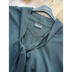 Te Koop: OPHILIA Blouse met strik. Zwart, mt 4. (J-52).