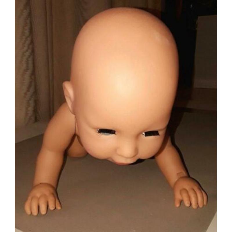 Baby Annabell pop met geluid die kan kruipen en lopen. Zapf