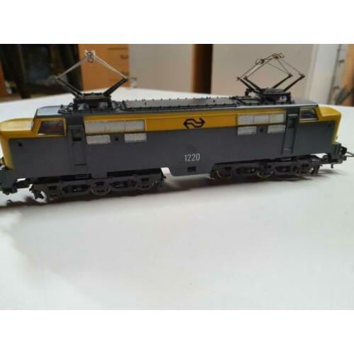 Electrische locomotief 1220 van Lima voor de NS
