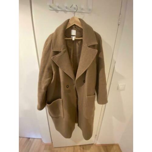 Leuke camelkleurige jas H&M mt M valt groot