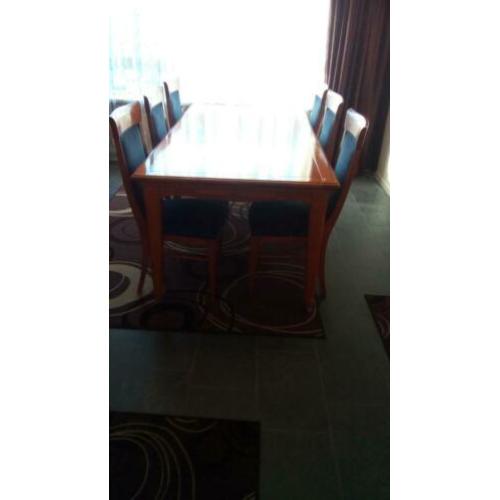 Ettaefel met 6 stoelen