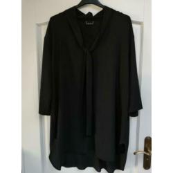 Te Koop: OPHILIA Blouse met strik. Zwart, mt 4. (J-52).