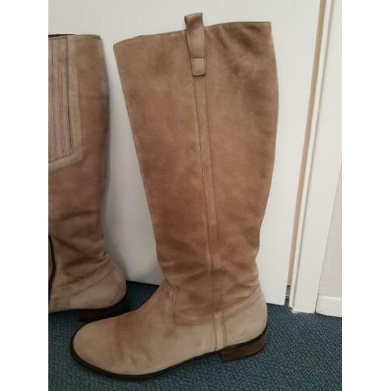 Camel-kleurige suède laarzen, leer gevoerd, maat 39,5.