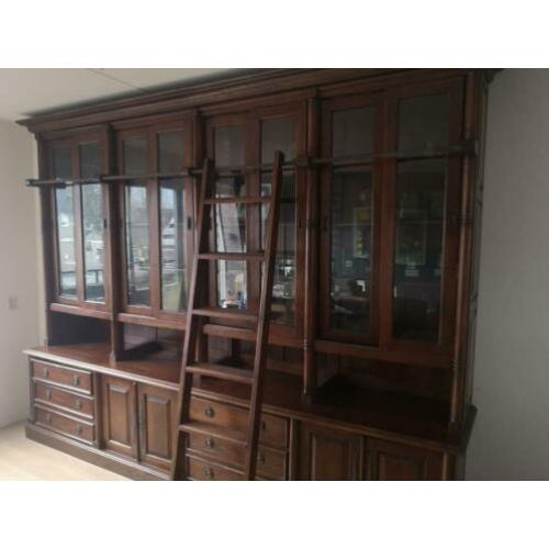 vitrine wandkast breed 325, hoog 253 demonteerbaar 4 delen