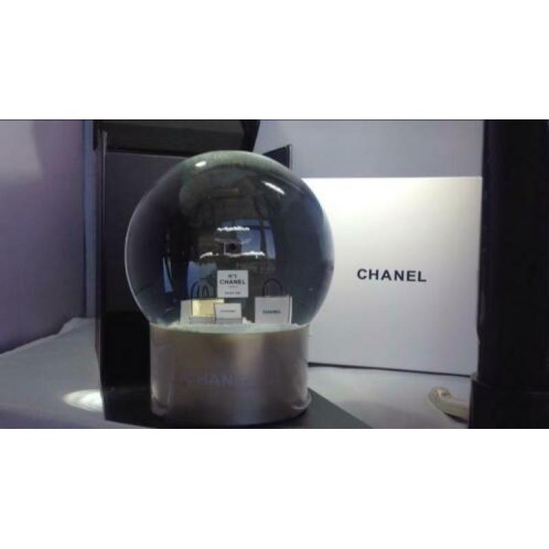 Chanel vip globe bol | sneeuwbol uniek