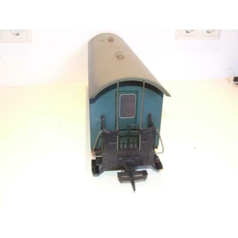 (2) LGB 3070 DB personenwagen, 4 assig, groen