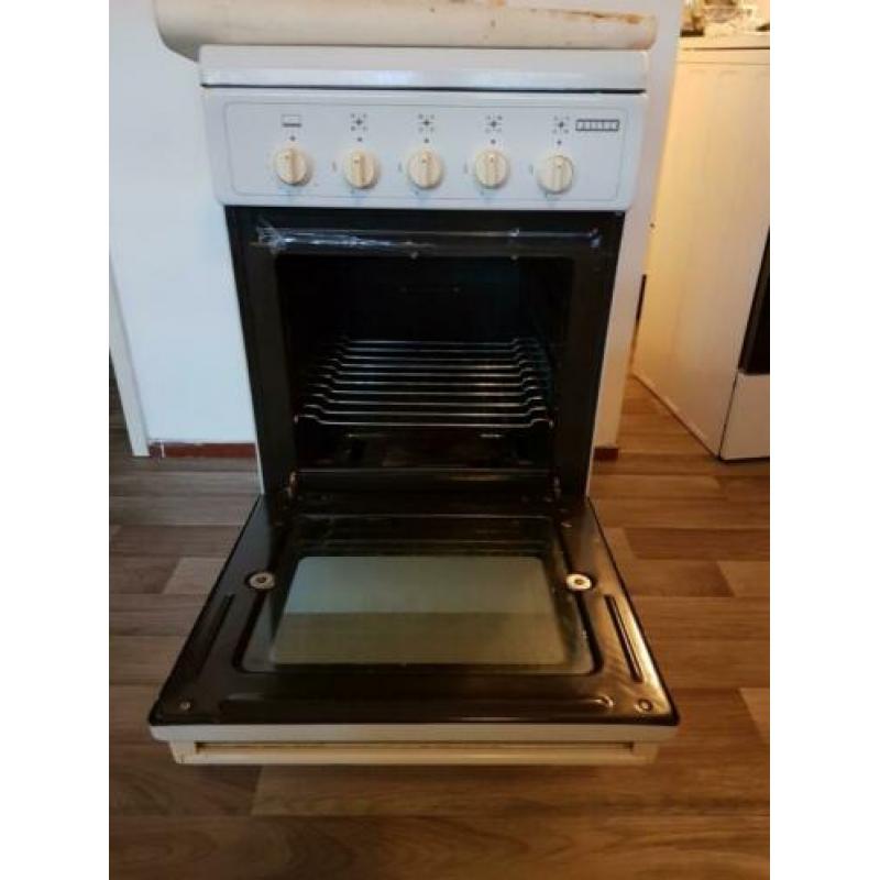 Goed werkende gasfornuis te koop aangeboden.