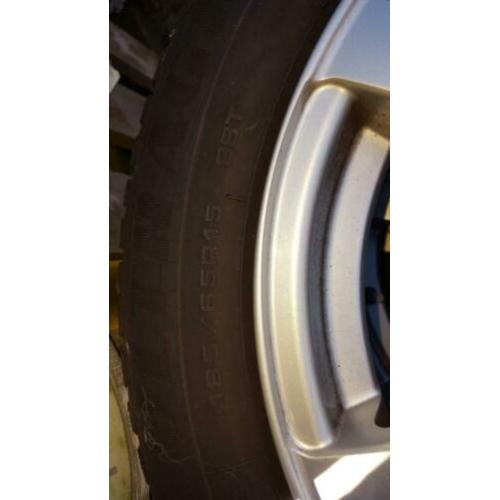 te koop winterbanden plus velgen voor Renault Clio