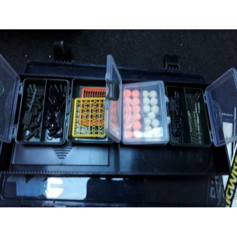 Jrc tackle box inclusief karpermateriaal