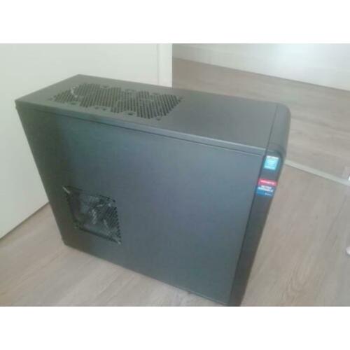 Desktop computer met rand apparatuur