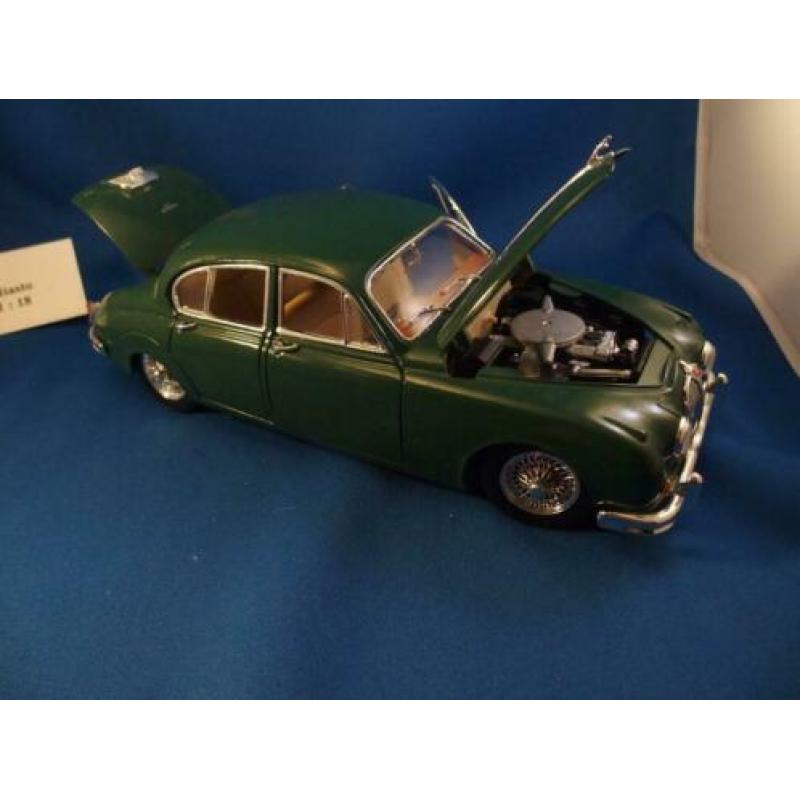 te koop Mark II Groen schaal 1:18