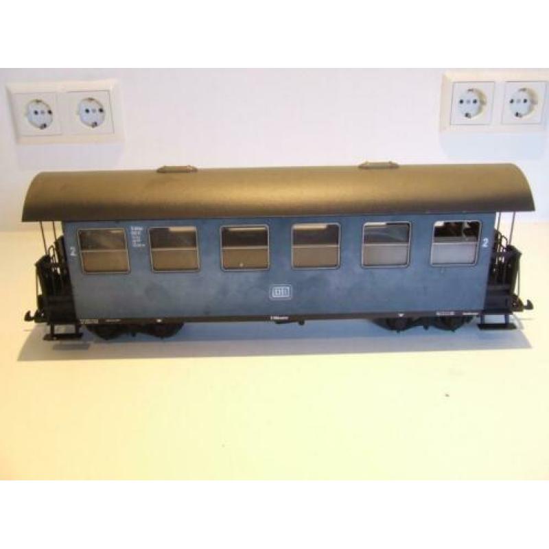 (2) LGB 3070 DB personenwagen, 4 assig, groen