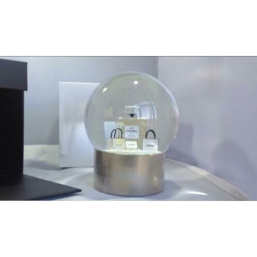 Chanel vip globe bol | sneeuwbol uniek