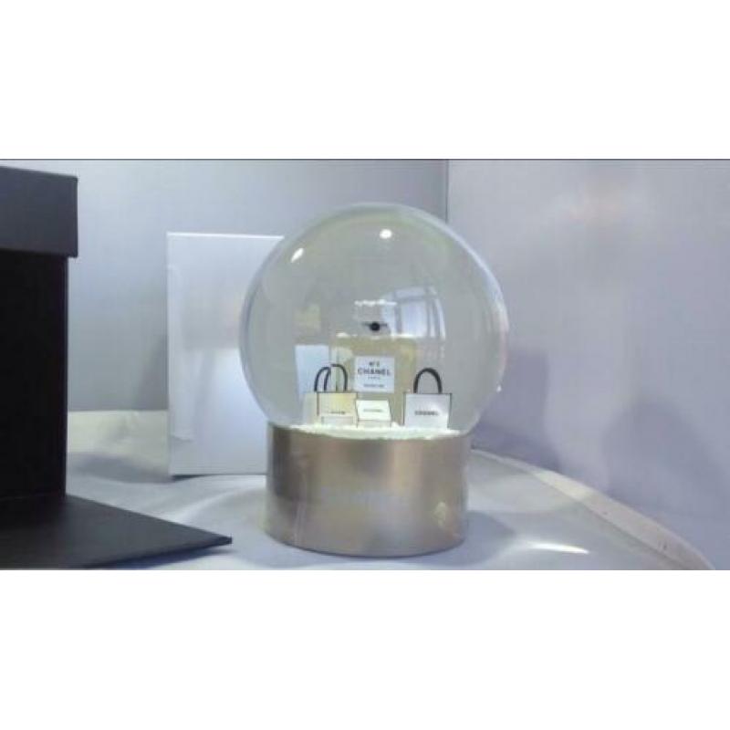 Chanel vip globe bol | sneeuwbol uniek