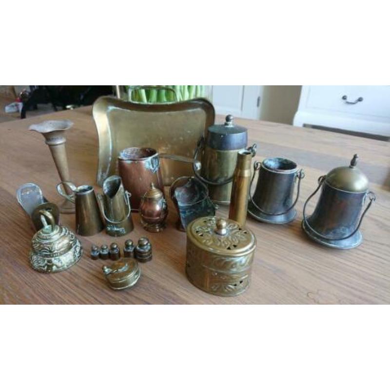 Verzameling koperen en messing voorwerpe, miniatuur