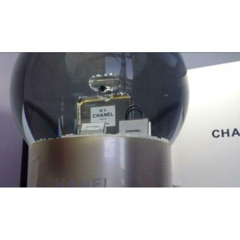 Chanel vip globe bol | sneeuwbol uniek