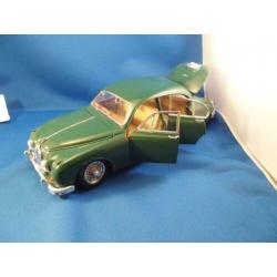te koop Mark II Groen schaal 1:18