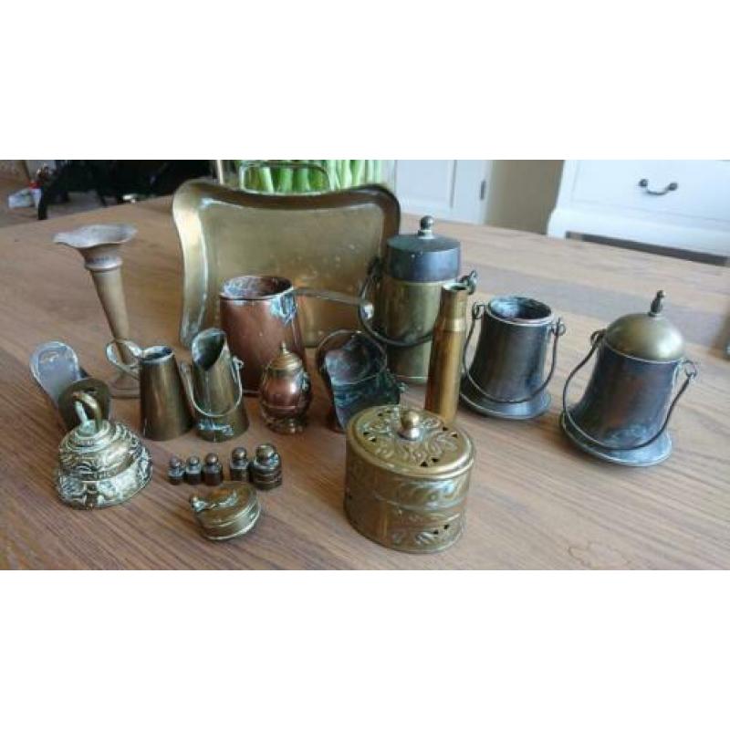 Verzameling koperen en messing voorwerpe, miniatuur