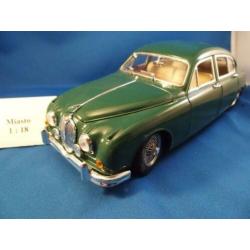 te koop Mark II Groen schaal 1:18