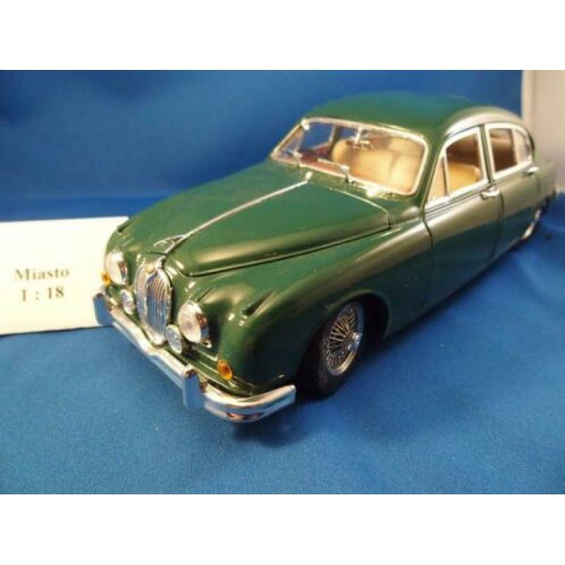 te koop Mark II Groen schaal 1:18