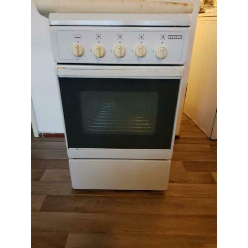 Goed werkende gasfornuis te koop aangeboden.