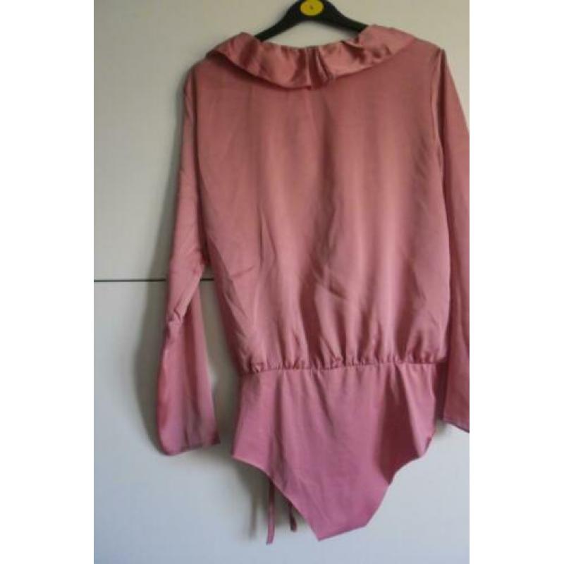 Zo goed als nieuwe overslag blouse met broekje