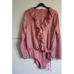 Zo goed als nieuwe overslag blouse met broekje