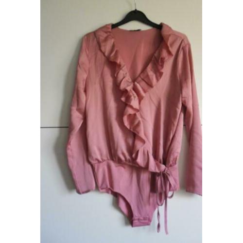 Zo goed als nieuwe overslag blouse met broekje