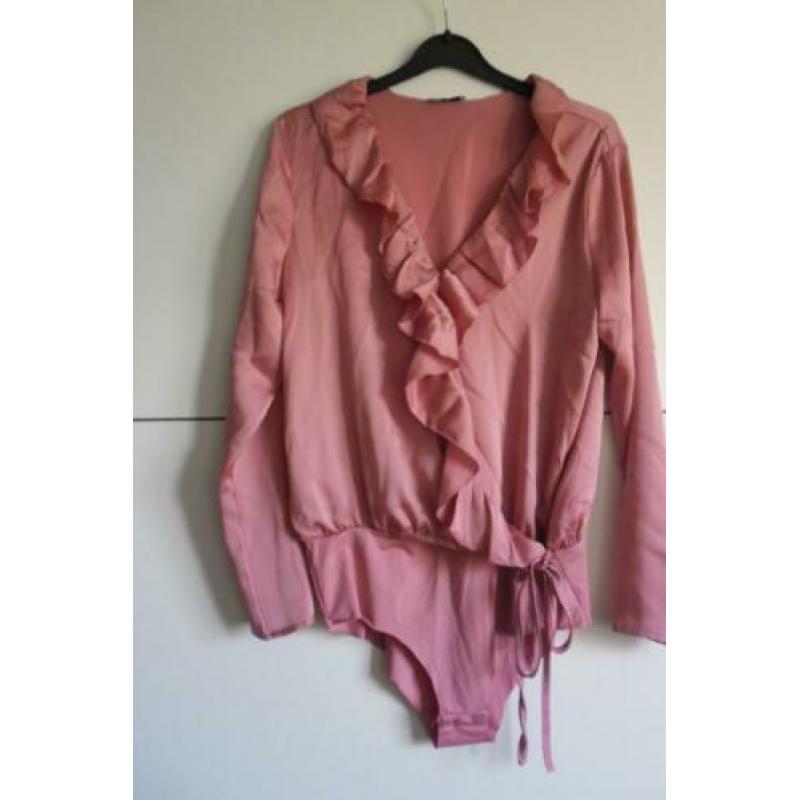 Zo goed als nieuwe overslag blouse met broekje