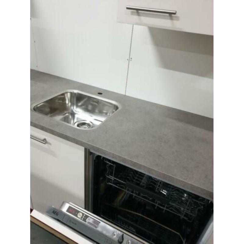 INNOVARE KEUKENS: Keller Keuken SPLINTERNIEUW ca. 225 cm !
