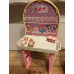 Barbie Verzorgingstafel incl baby's